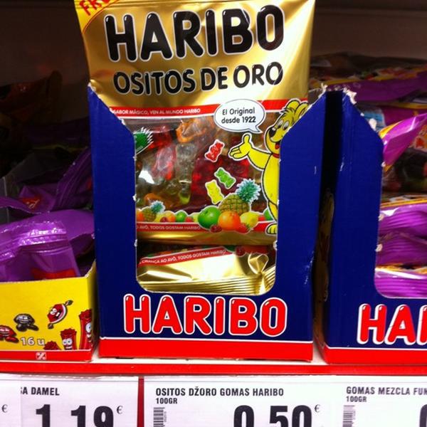 Photo taken at DIA % by Leandro A. on 1/11/2011