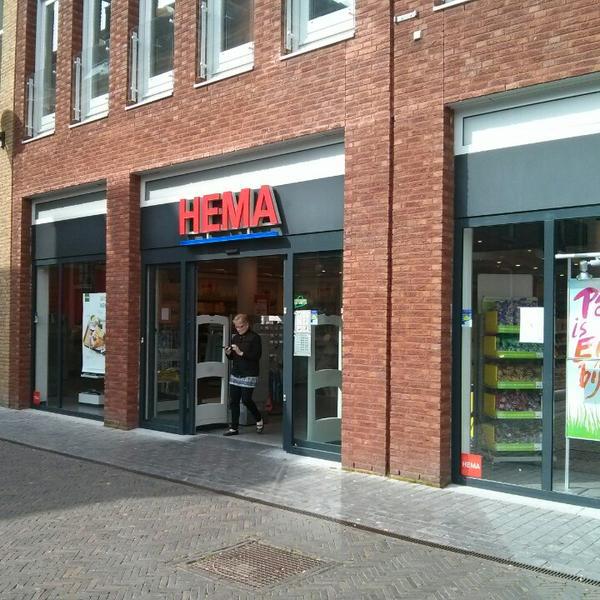 Photo taken at HEMA by Luc L. on 4/1/2014-荷兰乌特勒支武尔登佐恩达尔38-42 Photo taken at HEMA by Luc L. on 4/1/2014
