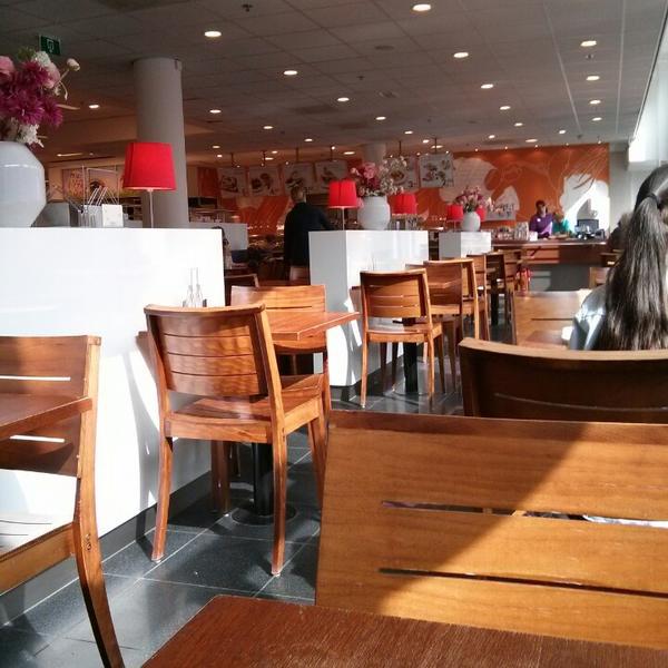 Photo taken at HEMA by Luc L. on 4/1/2014-荷兰乌特勒支武尔登佐恩达尔38-42 Photo taken at HEMA by Luc L. on 4/1/2014