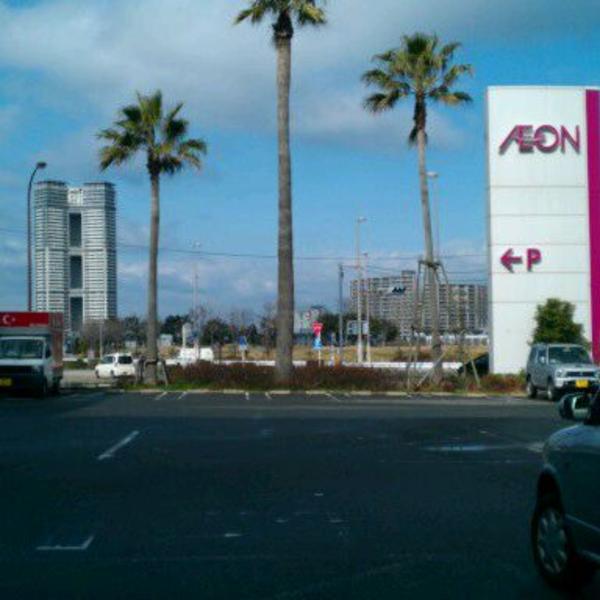 Photo taken at イオンモール香椎浜 by Sunao N. on 2/27/2012-福冈县福冈市东区香椎浜3-12-1 吉之岛超市 Photo taken at イオンモール香椎浜 by Sunao N. on 2/27/2012