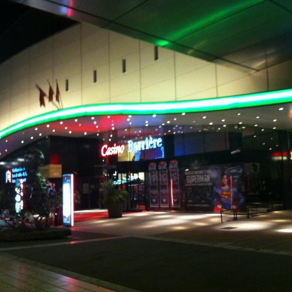 Photo taken at Casino Théâtre Barrière de Bordeaux by Manon L. on 8/29/2013-法国阿基坦波尔多卡迪纳尔里奇奥德路 Photo taken at Casino Théâtre Barrière de Bordeaux by Manon L. on 8/29/2013