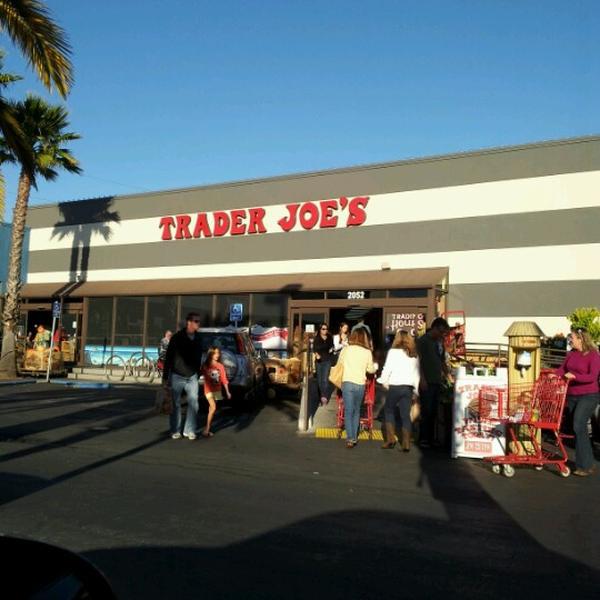 Photo taken at Trader Joe's by Arthur♡♡♡ on 10/22/2012-加利福尼亚州红木路2052号 Photo taken at Trader Joe's by Arthur♡♡♡ on 10/22/2012