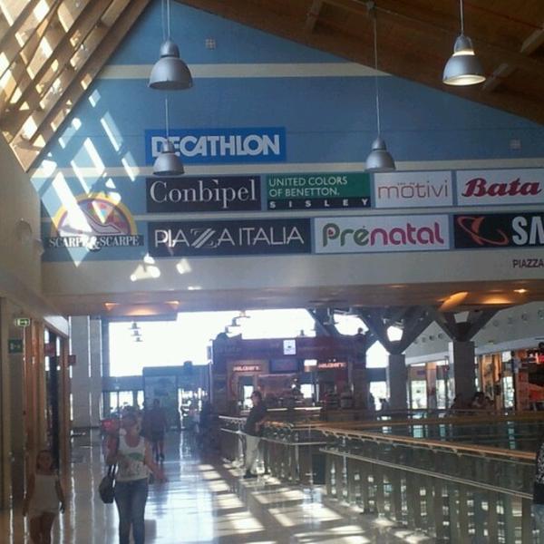 Photo taken at Auchan - Centro Commerciale Porte di Catania by Alfio L. on 8/23/2012-意大利西西里岛卡塔尼亚192国道盖索比安科84+500公里 Photo taken at Auchan - Centro Commerciale Porte di Catania by Alfio L. on 8/23/2012