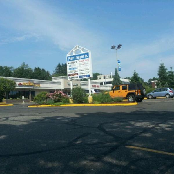 Photo taken at Trader Joe's by RetailGoddesses on 5/28/2012-美国康涅狄格州费尔菲尔德布莱克岩2258 Photo taken at Trader Joe's by RetailGoddesses on 5/28/2012