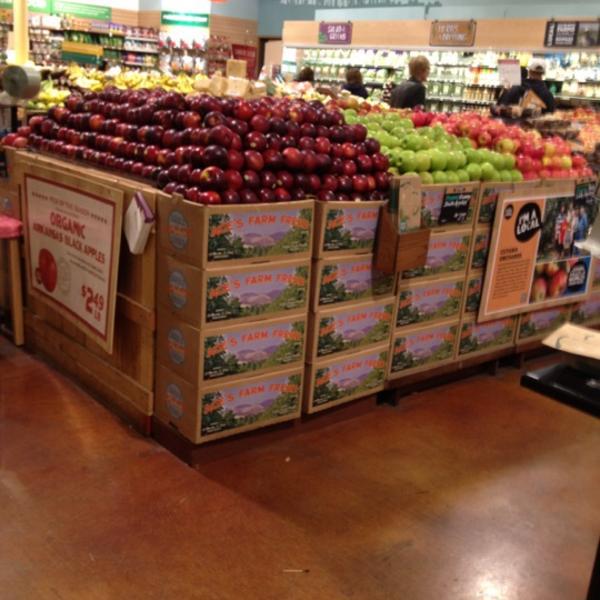 Photo taken at Whole Foods Market by Amber C. on 12/11/2011-加利福尼亚州长滩太平洋海岸高速路6550号(在第二大街和圣加布里埃尔河之间) Photo taken at Whole Foods Market by Amber C. on 12/11/2011