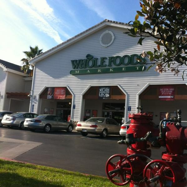 Photo taken at Whole Foods Market by Regen R. on 11/9/2011-加利福尼亚州长滩太平洋海岸高速路6550号(在第二大街和圣加布里埃尔河之间) Photo taken at Whole Foods Market by Regen R. on 11/9/2011
