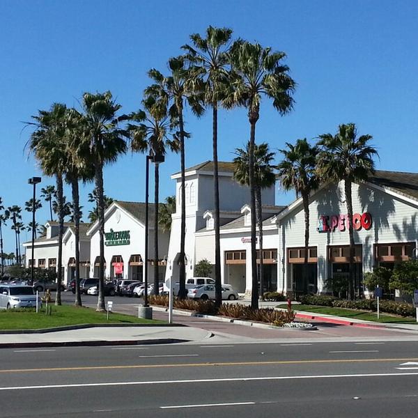 Photo taken at Whole Foods Market by Todd S. on 2/20/2013-加利福尼亚州长滩太平洋海岸高速路6550号(在第二大街和圣加布里埃尔河之间) Photo taken at Whole Foods Market by Todd S. on 2/20/2013