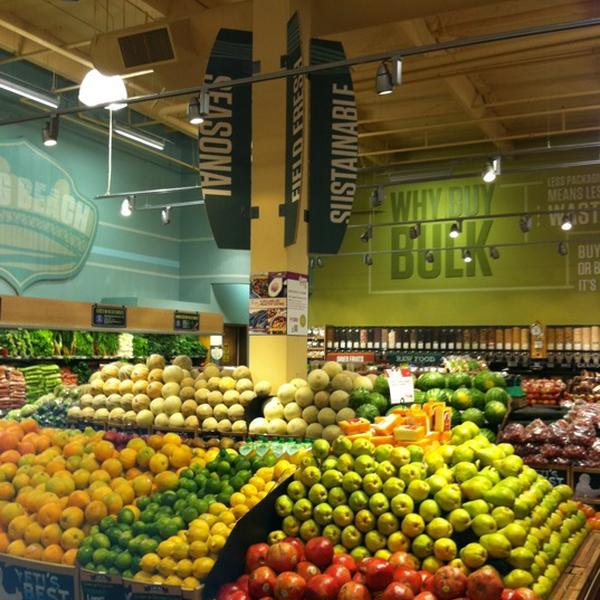 Photo taken at Whole Foods Market by Kohl I. on 10/27/2012-加利福尼亚州长滩太平洋海岸高速路6550号(在第二大街和圣加布里埃尔河之间) Photo taken at Whole Foods Market by Kohl I. on 10/27/2012