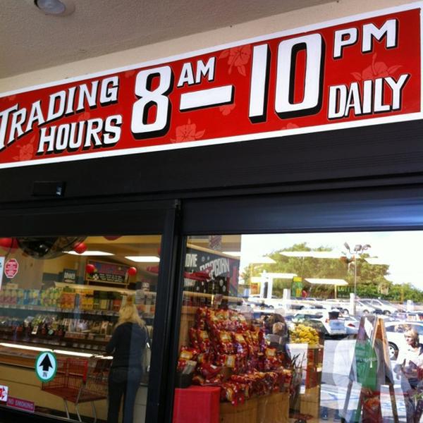 复古咖啡机Trader Joe's乔氏连锁洛杉矶店图片库 复古咖啡机Trader Joe's乔氏连锁洛杉矶店图片库