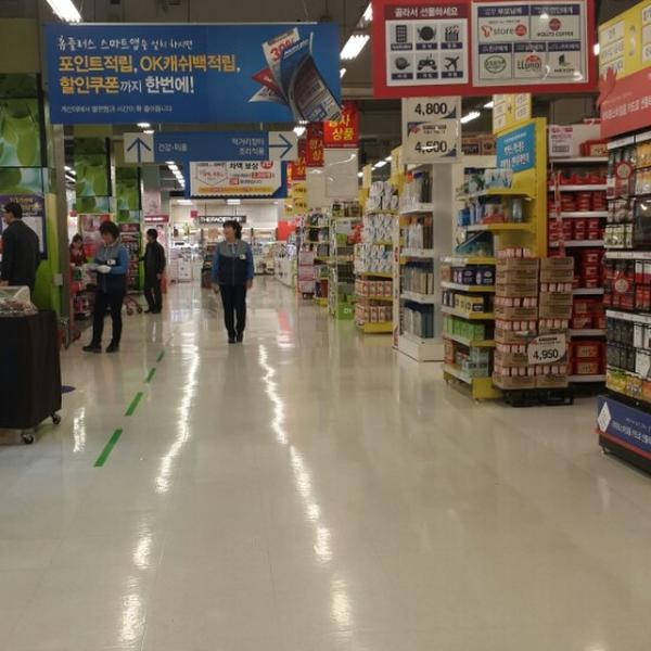 Photo taken at 홈플러스 (Home plus) by shutterbug b. on 3/12/2014