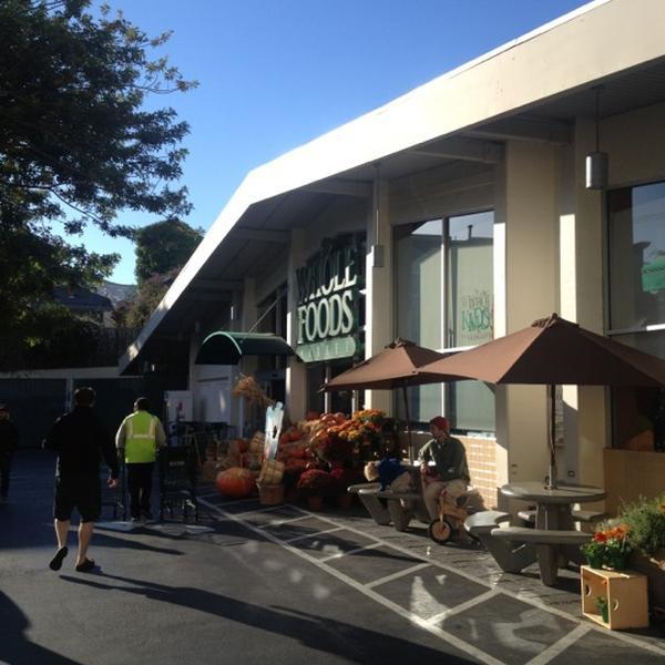 Photo taken at Whole Foods Market by David H. on 10/21/2012-加尼福尼亚旧金山第24街3950(桑切斯和野老街之间) Photo taken at Whole Foods Market by David H. on 10/21/2012