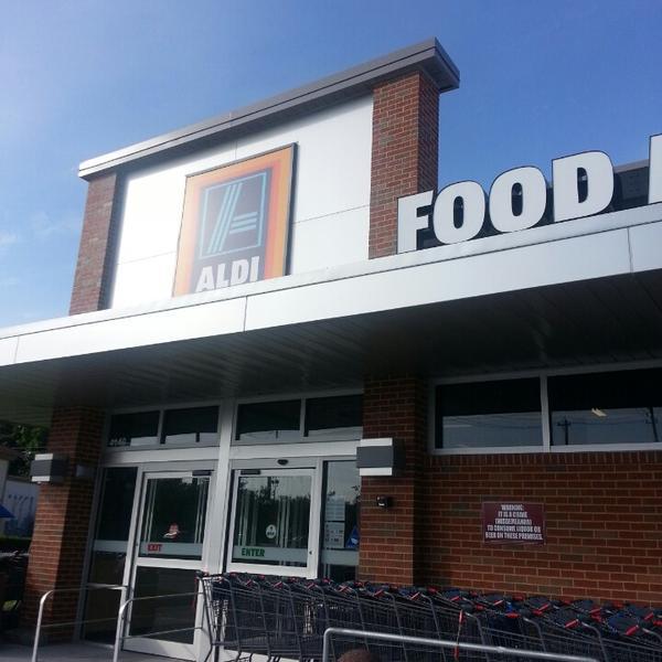 Photo taken at Aldi by Juana E. on 6/12/2013