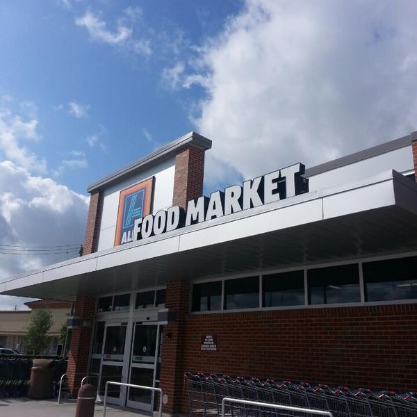 Photo taken at Aldi by Juana E. on 5/30/2013