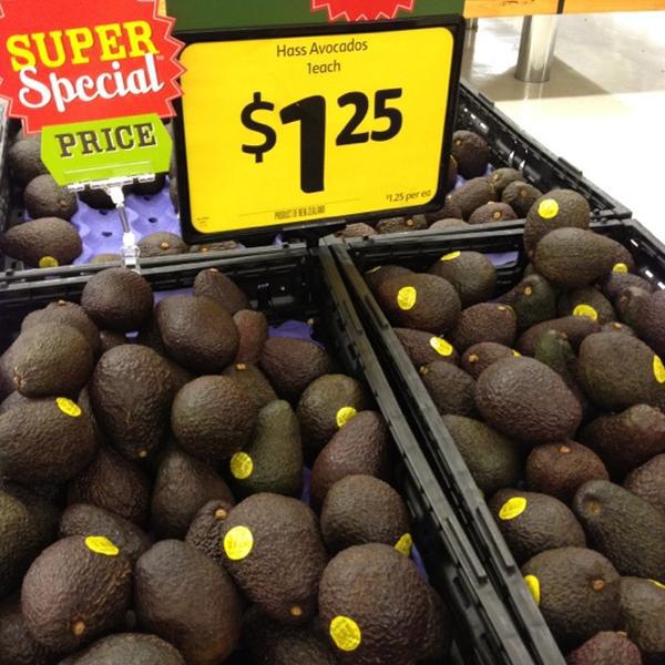 Photo taken at Coles Rising Sun by tsvnq on 2/16/2012-昆士兰州4812 曼丁布朗 罗斯河路(博文路)10-14号 Photo taken at Coles Rising Sun by tsvnq on 2/16/2012