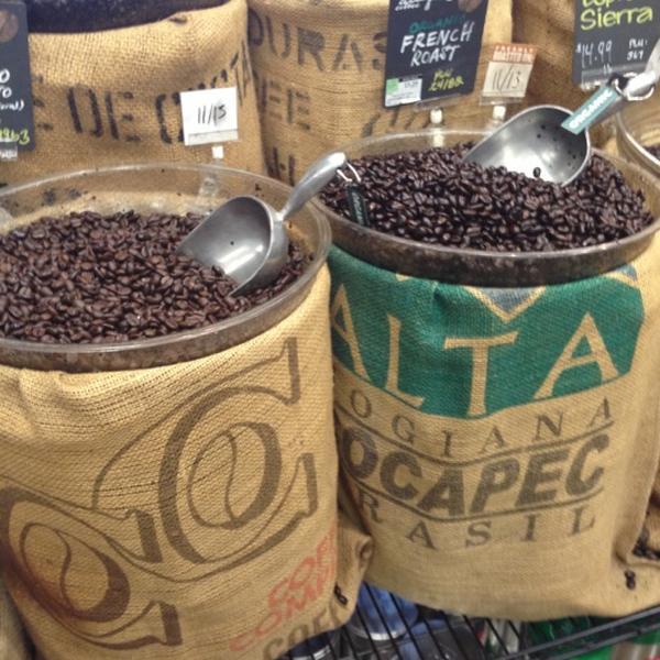 Photo taken at Whole Foods Market by Joanne P. on 11/20/2012-加利福尼亚州托伦斯太平洋海岸高速公路(克伦肖大道)2655 Photo taken at Whole Foods Market by Joanne P. on 11/20/2012