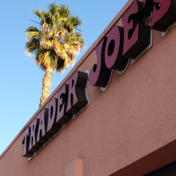 Trader Joe's乔氏连锁洛杉矶店 加利福尼亚州西好莱坞西山路圣莫妮卡大道8611号