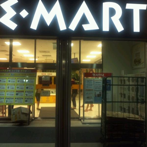 Photo taken at 이마트 (E-Mart) by Jaehyun P. on 7/22/2012-济州西归浦市9209易买得超市 Photo taken at 이마트 (E-Mart) by Jaehyun P. on 7/22/2012
