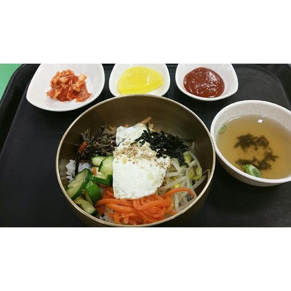 Photo taken at 이마트 (e-mart) by 리자 하. on 3/6/2014-釜山广域市海云台511易买得超市 Photo taken at 이마트 (e-mart) by 리자 하. on 3/6/2014