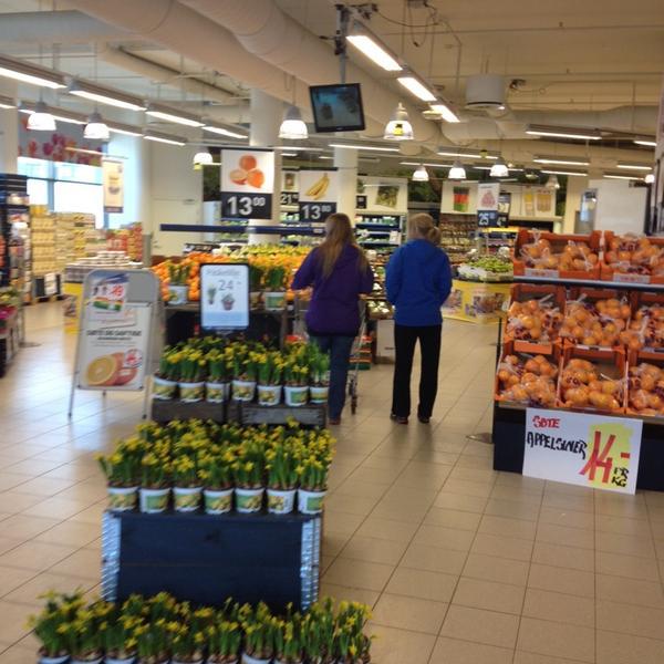 Photo taken at Rema 1000 by Roger B. on 4/3/2014