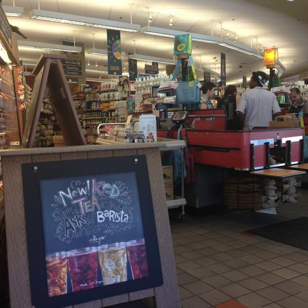 Photo taken at Whole Foods Market by YoSoyDanPat on 5/27/2013-美国马萨诸塞州波士顿韦斯特兰大道15 Photo taken at Whole Foods Market by YoSoyDanPat on 5/27/2013