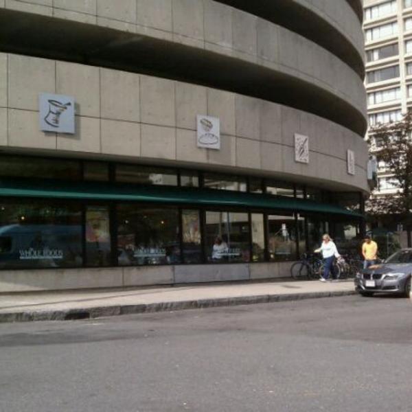 Photo taken at Whole Foods Market by Paco A. on 9/1/2011-美国马萨诸塞州波士顿韦斯特兰大道15 Photo taken at Whole Foods Market by Paco A. on 9/1/2011