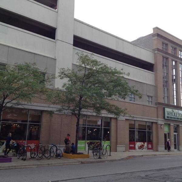 Photo taken at Whole Foods Market by Randy E. on 9/7/2012-伊利诺 芝加哥阿什兰大道3300(西学院街) Photo taken at Whole Foods Market by Randy E. on 9/7/2012