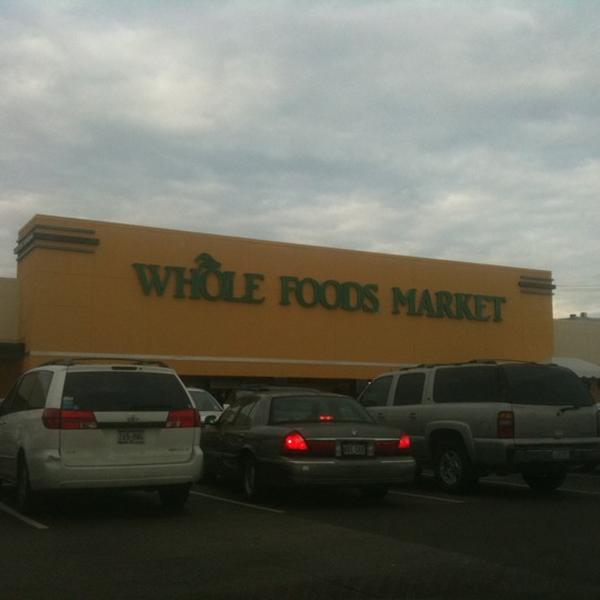 Photo taken at Whole Foods Market by Sir P. on 12/24/2010-美国得克萨斯州休斯敦百利大道4004 Photo taken at Whole Foods Market by Sir P. on 12/24/2010