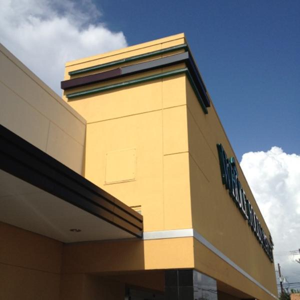 Photo taken at Whole Foods Market by Adina B. on 7/4/2012-美国得克萨斯州休斯敦百利大道4004 Photo taken at Whole Foods Market by Adina B. on 7/4/2012