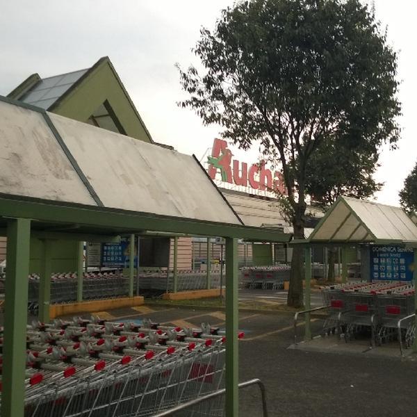 Photo taken at Auchan by Christopher M. on 7/21/2014-意大利伦巴第恩里科马泰路 Photo taken at Auchan by Christopher M. on 7/21/2014