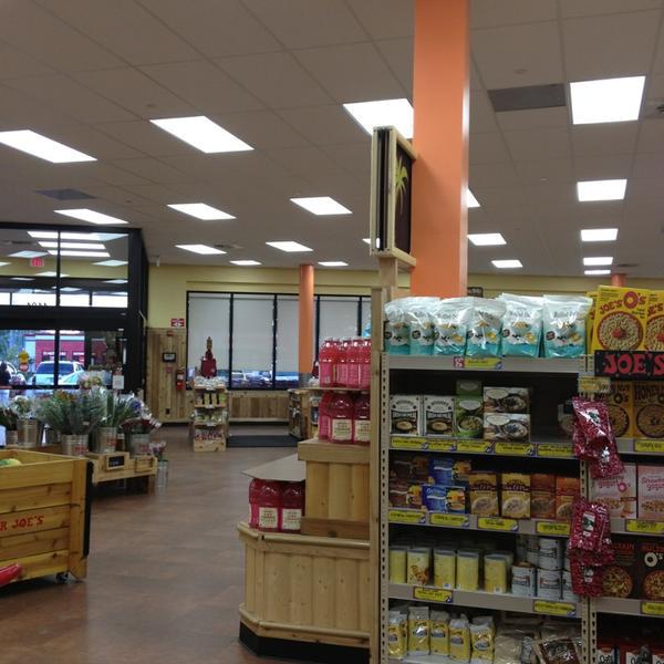Photo taken at Trader Joes by Leanne B. on 5/25/2013-美国佛罗里达州萨拉索塔塔米亚米街南4101 Photo taken at Trader Joes by Leanne B. on 5/25/2013