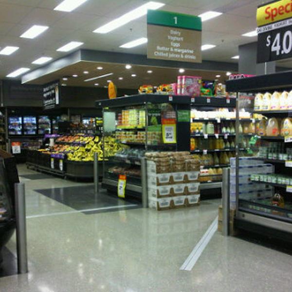 Photo taken at Woolworths by Nur K. on 11/5/2011-澳大利亚澳大利亚首都特区堪培拉迪克森1 Photo taken at Woolworths by Nur K. on 11/5/2011