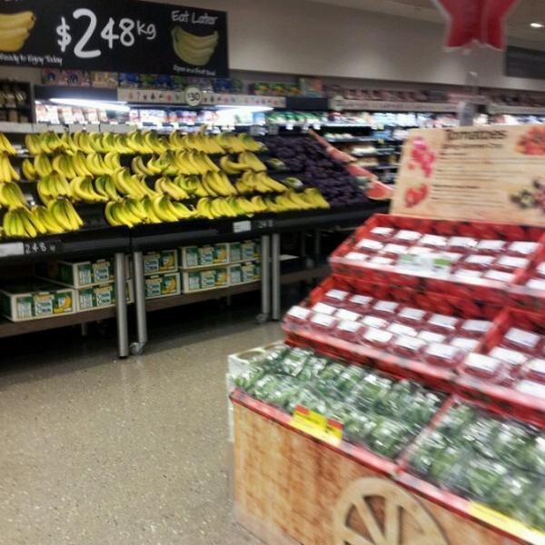 Photo taken at Woolworths by Jeskia L. on 12/3/2012-澳大利亚澳大利亚首都特区堪培拉迪克森1 Photo taken at Woolworths by Jeskia L. on 12/3/2012