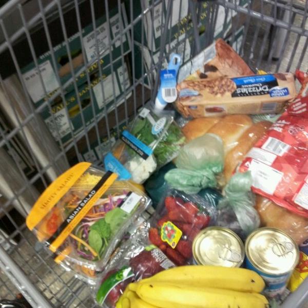 Photo taken at Woolworths by Jeskia L. on 12/1/2012-澳大利亚澳大利亚首都特区堪培拉迪克森1 Photo taken at Woolworths by Jeskia L. on 12/1/2012