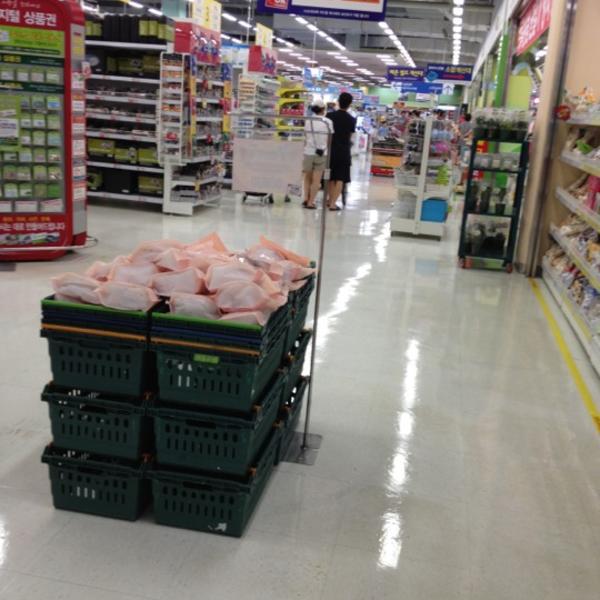 Photo taken at 홈플러스 (Home plus) by 윤성주 on 7/4/2012-全罗南道光阳市中区1811 Photo taken at 홈플러스 (Home plus) by 윤성주 on 7/4/2012