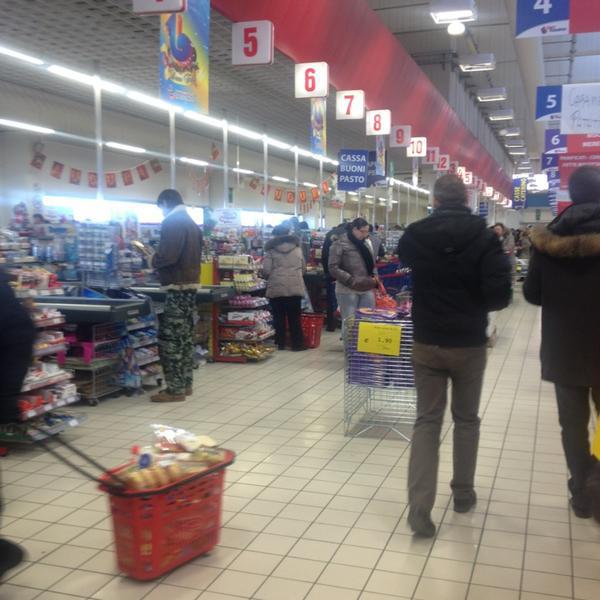 Photo taken at Iper Tosano by Michela C. on 1/3/2013-意大利圣朱塞佩迪卡索拉约翰·保罗II街21/22 Photo taken at Iper Tosano by Michela C. on 1/3/2013