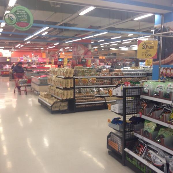 Photo taken at 홈플러스 (Home plus) by Zero D. on 1/21/2014-京畿道安养市东安区162 Photo taken at 홈플러스 (Home plus) by Zero D. on 1/21/2014