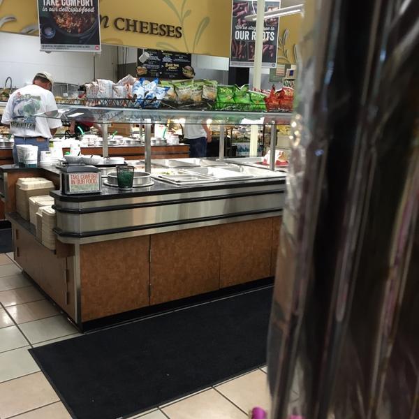 Photo taken at Whole Foods Market by Dianne H. on 9/24/2014-阿肯色小岩城罗德尼·帕勒姆路10700(在盖茨街道) Photo taken at Whole Foods Market by Dianne H. on 9/24/2014