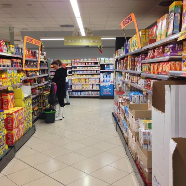 Photo taken at Mercadona by Jaime Anselmo P. on 11/18/2013