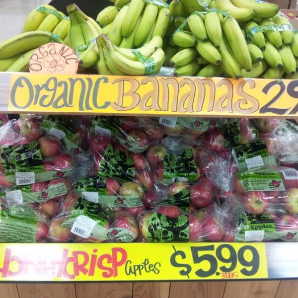 Photo taken at Trader Joe's by RetailGoddesses on 11/3/2012-美国康涅狄格州费尔菲尔德布莱克岩2258 Photo taken at Trader Joe's by RetailGoddesses on 11/3/2012