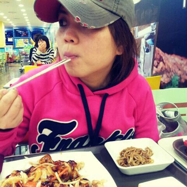 Photo taken at 홈플러스 (Home plus) by Mey L. on 3/9/2012-釜山萨哈225号 Photo taken at 홈플러스 (Home plus) by Mey L. on 3/9/2012