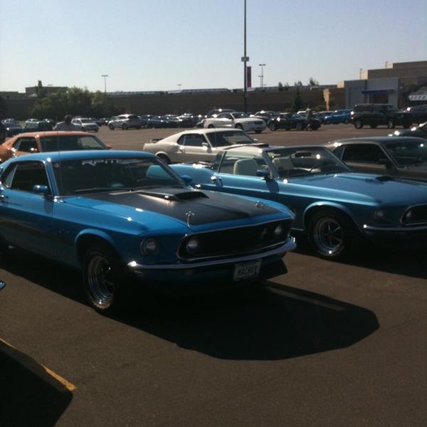 Photo taken at Carrefour Angrignon by Bassam S. on 8/20/2011