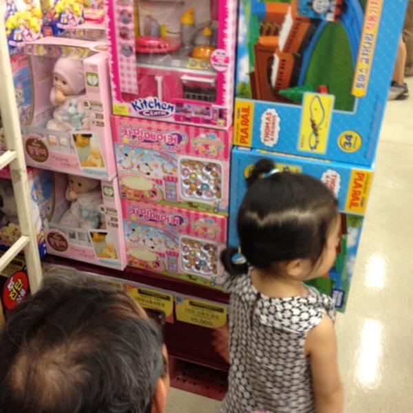 Photo taken at 홈플러스 (Home plus) by 미선 조. on 5/5/2012-首尔市中浪区四佳亭路332号(面牧店) Photo taken at 홈플러스 (Home plus) by 미선 조. on 5/5/2012