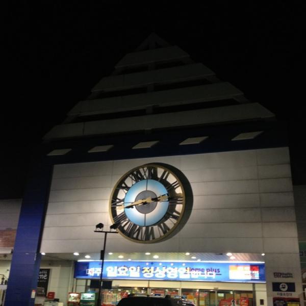 Photo taken at 홈플러스 (Home plus) by Sanghee K. on 4/30/2012-首尔市中浪区四佳亭路332号(面牧店) Photo taken at 홈플러스 (Home plus) by Sanghee K. on 4/30/2012