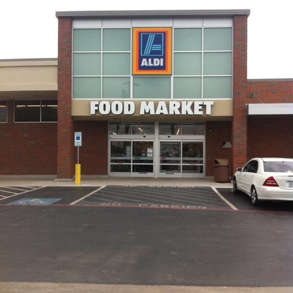 Photo taken at Aldi by Dedrick W. on 1/14/2011