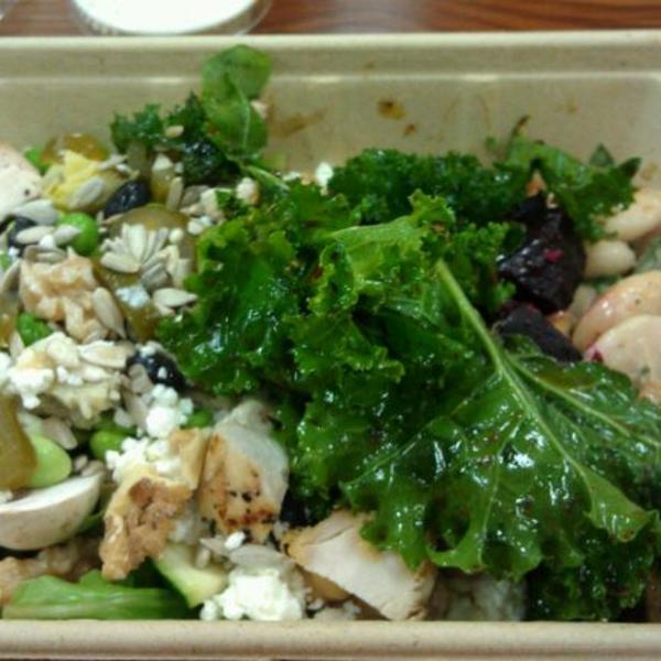 Photo taken at Whole Foods Market by Mom F. on 1/22/2012-阿肯色小岩城罗德尼·帕勒姆路10700(在盖茨街道) Photo taken at Whole Foods Market by Mom F. on 1/22/2012