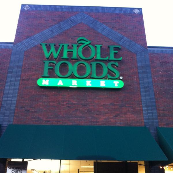 Photo taken at Whole Foods Market by Steph T. on 3/31/2013-阿肯色小岩城罗德尼·帕勒姆路10700(在盖茨街道) Photo taken at Whole Foods Market by Steph T. on 3/31/2013