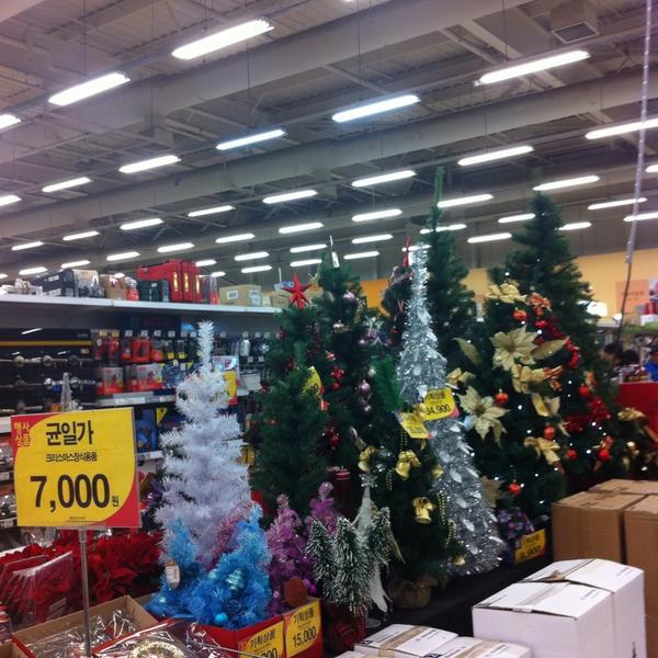 Photo taken at 홈플러스 (Home plus) by j.y.melek L. on 11/28/2013-首尔市中浪区四佳亭路332号(面牧店) Photo taken at 홈플러스 (Home plus) by j.y.melek L. on 11/28/2013