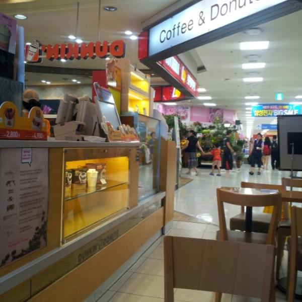 Photo taken at 홈플러스 (Home plus) by 승훈 이. on 7/5/2012-釜山市海云台区Centum东路6号(Centum City店) Photo taken at 홈플러스 (Home plus) by 승훈 이. on 7/5/2012