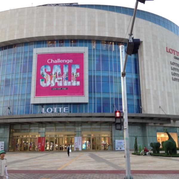 Photo taken at 롯데마트 (Lotte Mart) by Herbert C. on 7/11/2012-首尔特别市江西区南二环路93乐天超市 Photo taken at 롯데마트 (Lotte Mart) by Herbert C. on 7/11/2012