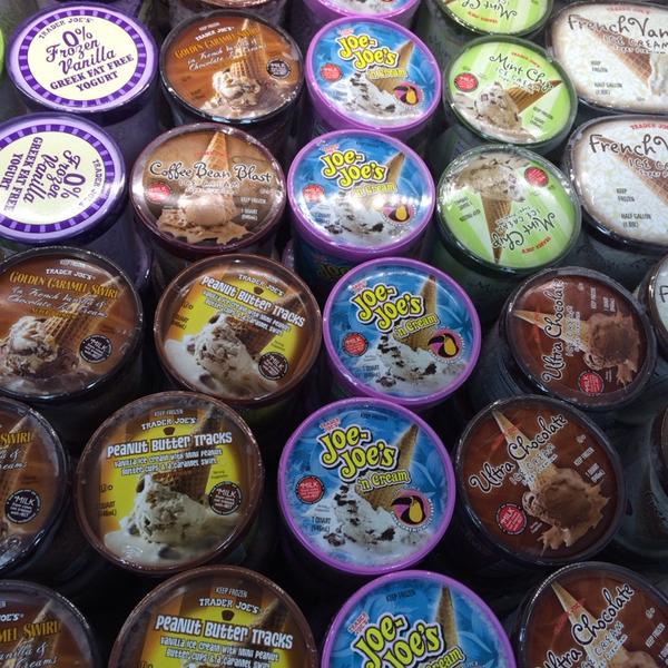 Photo taken at Trader Joe's by Chelsie R. on 10/9/2013-美国得克萨斯州达拉斯格林维尔大道2001 Photo taken at Trader Joe's by Chelsie R. on 10/9/2013